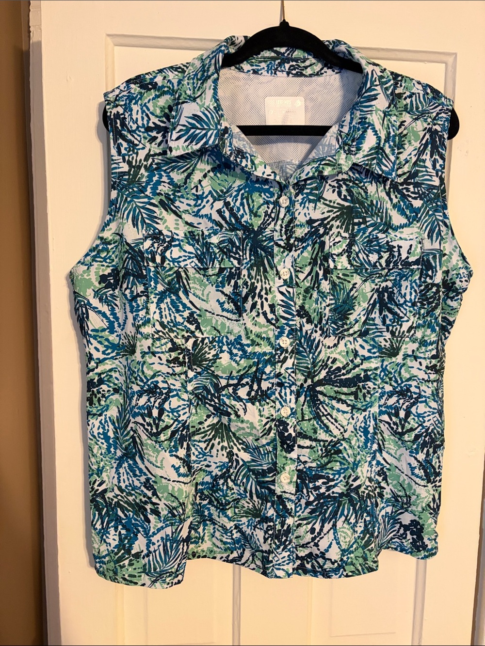 Reel Legends Sleeveless Tropical Leaf Fishing Tank